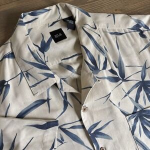 Silk Icon Men's XL White Blue Palm Leaf 100% Silk Short Sleeve Button Up Shirt